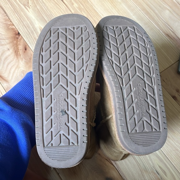 Koolaburra Victoria Short Girls Boots - Picture 7 of 8